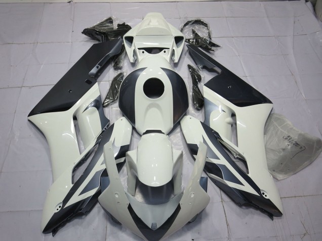 Online 2004-2005 Honda CBR1000RR Fairings - White and Silver Online 2004-2005 Honda CBR1000RR Fairings - White and Silver